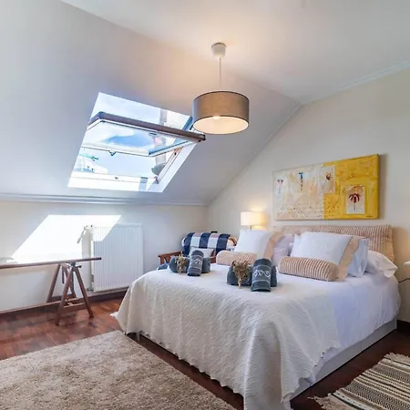 El Pasadizo De Menendez Valdes גיחון