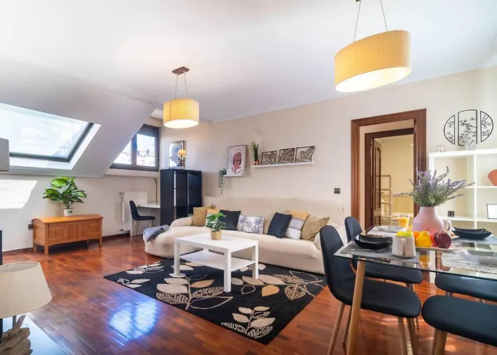 El Pasadizo De Menendez Valdes *