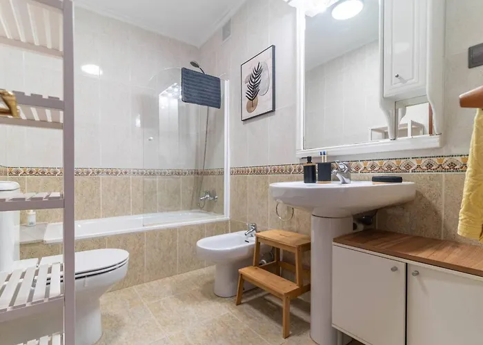 El Pasadizo De Menendez Valdes * גיחון