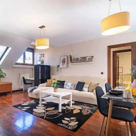 El Pasadizo De Menendez Valdes *