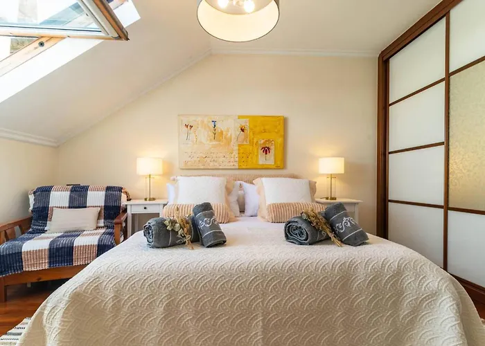 El Pasadizo De Menendez Valdes 希洪